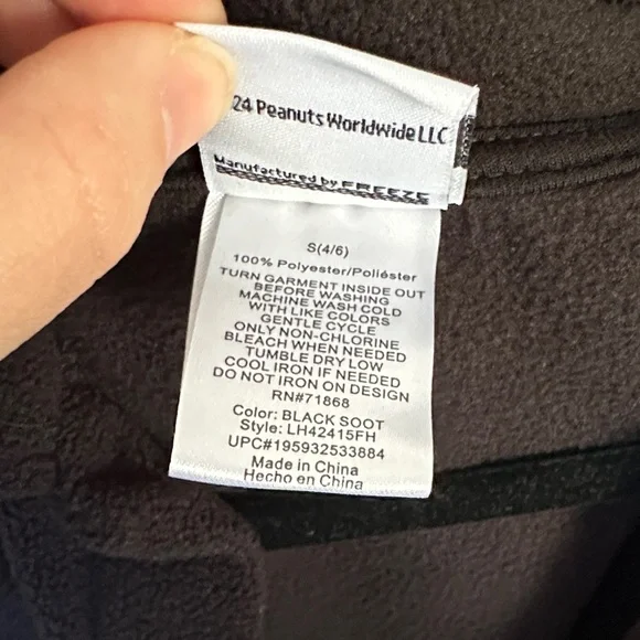 Peanuts Black Button Down Shirt sz small - Picture 3 of 6